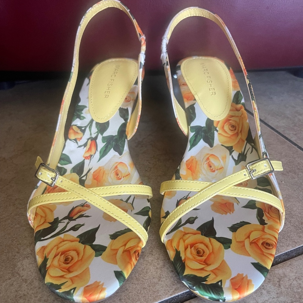 Marc Fisher Fern 2 Sandals inYellow Roses  SZ 7.5M